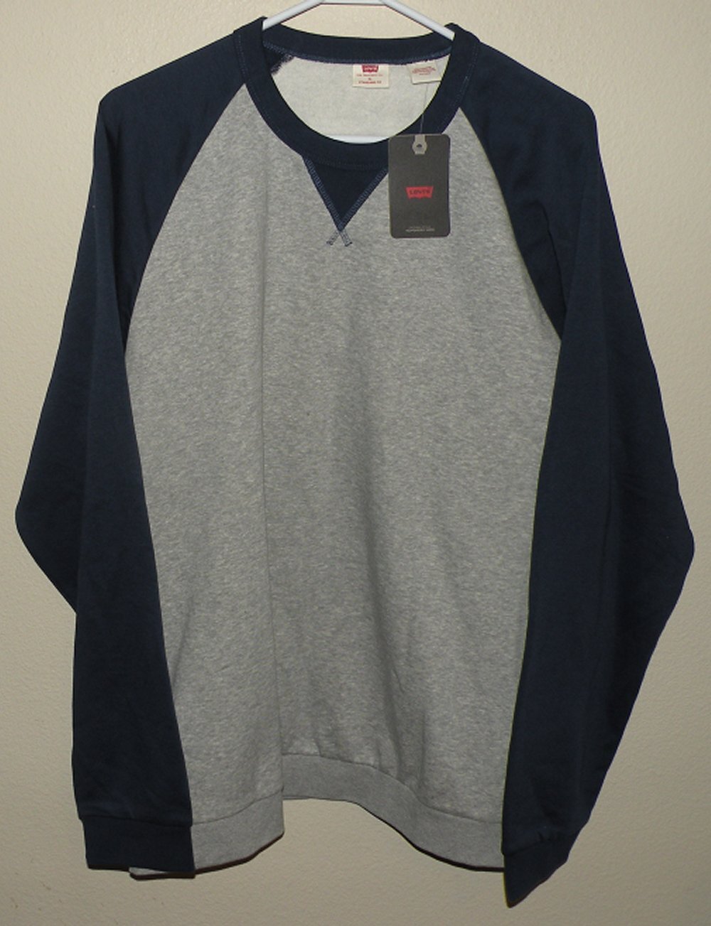 Levi’s Standard Fit Men’s XL Crew Neck Sweatshirt Gray Navy Blue NWT